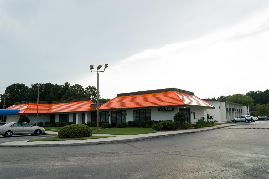 Super 8 By Wyndham Rocky Mount I-95 Exit 145 Hotell Battleboro Eksteriør bilde