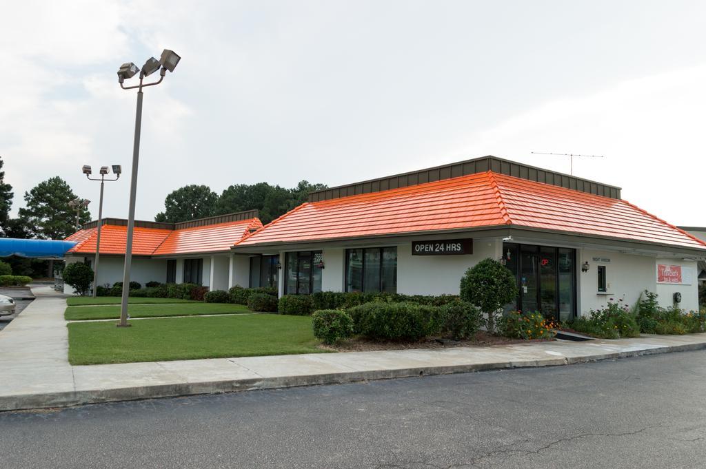 Super 8 By Wyndham Rocky Mount I-95 Exit 145 Hotell Battleboro Eksteriør bilde